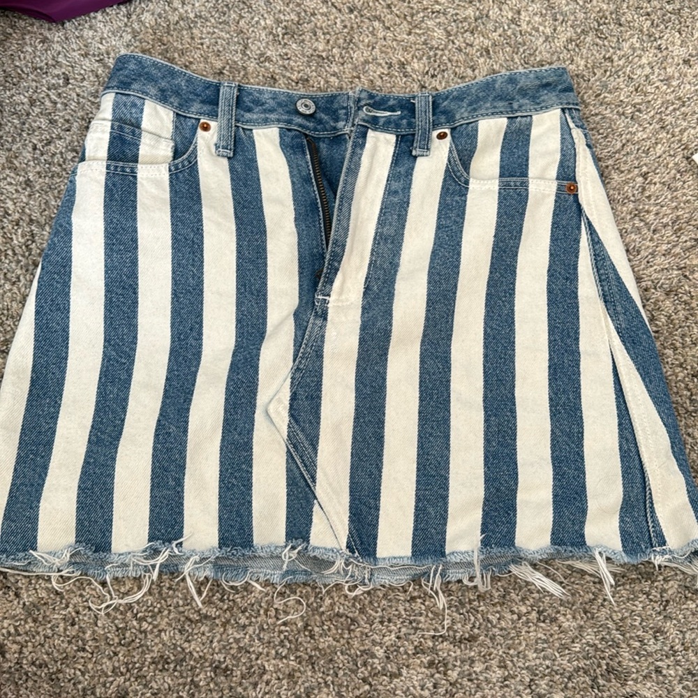 Abercrombie and Fitch women’s Jean skirt size 2